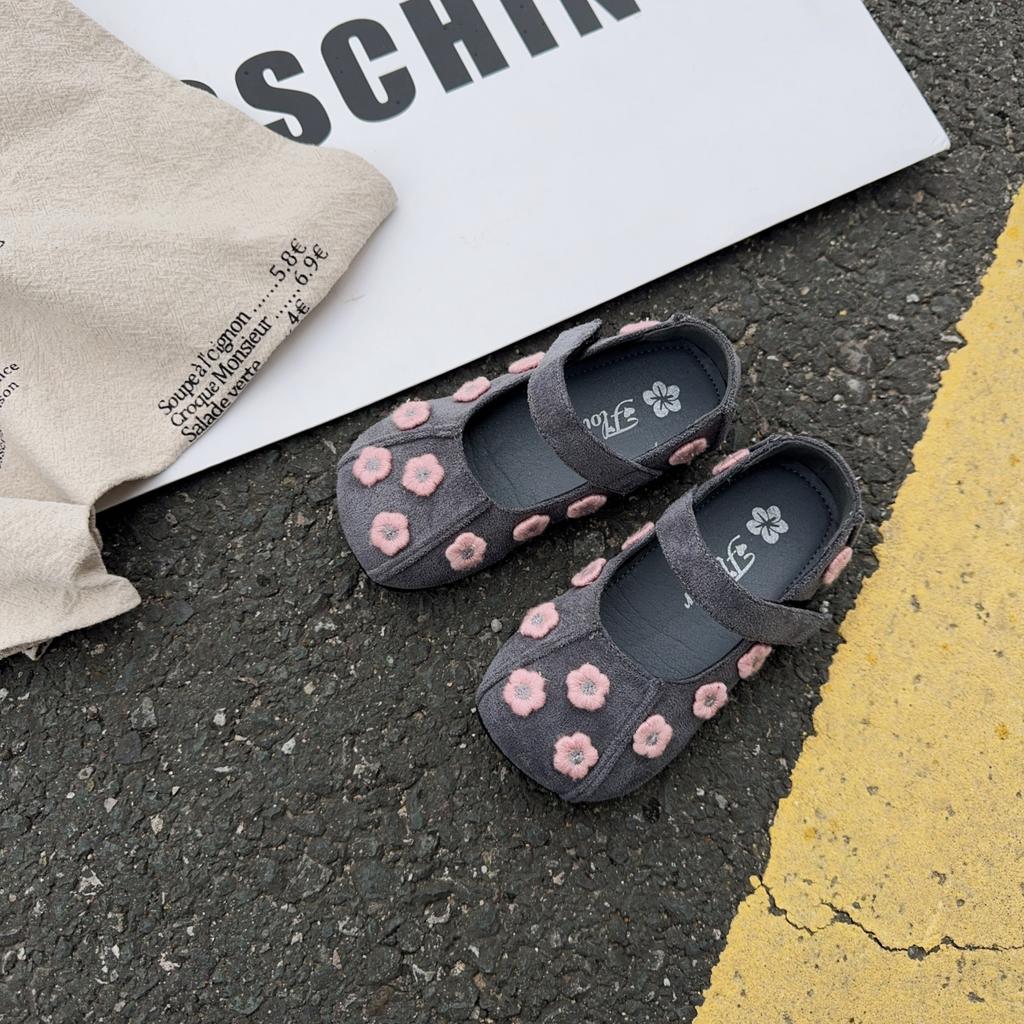 Kids Flat Shoes Embroidered Flowers Girls Casual Shoes Versatile Fashion 2025 Brand New Children Leather Shoes Round Soft Sole
