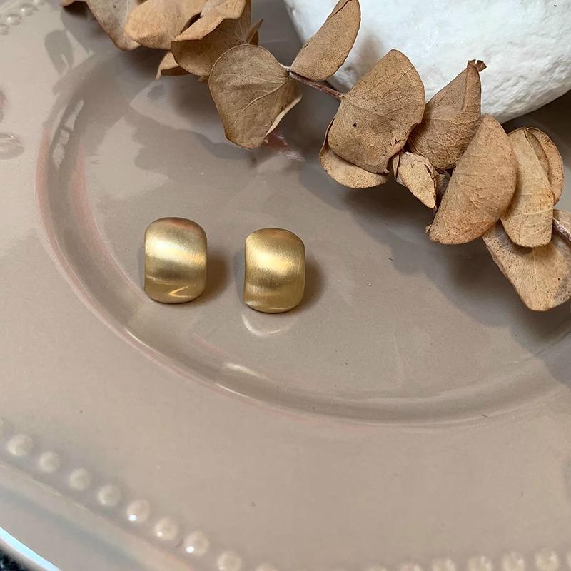 Wire-shaped Small Ball Metal Stud Earrings, Simple and Versatile, Suitable for All Occasions. Cool Style Earrings. Earring Set.