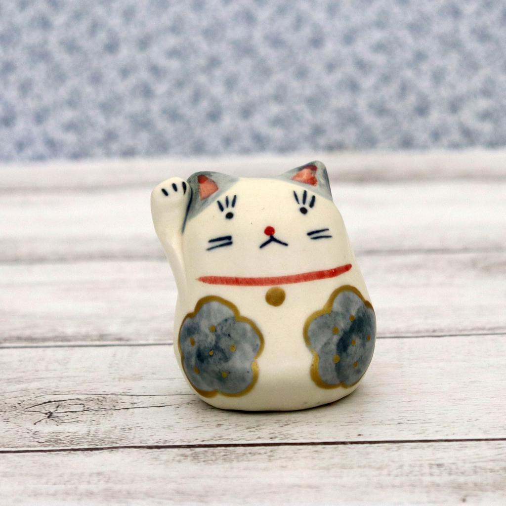 Craftsman House Good Luck Made In Japan Hand-painted Maneki-neko (Blue Flower)