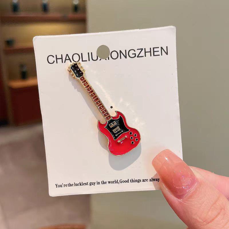 Vintage Guitar Metal Badge: Music-Themed Brooch for Clothes & Bags