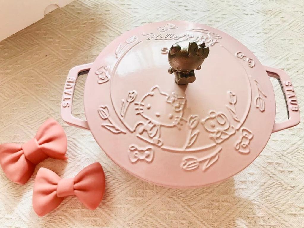 STAUB X Hello Kitty Wa-NABE Limited 20cm Sorbet Rose Pink Cast Iron Brand