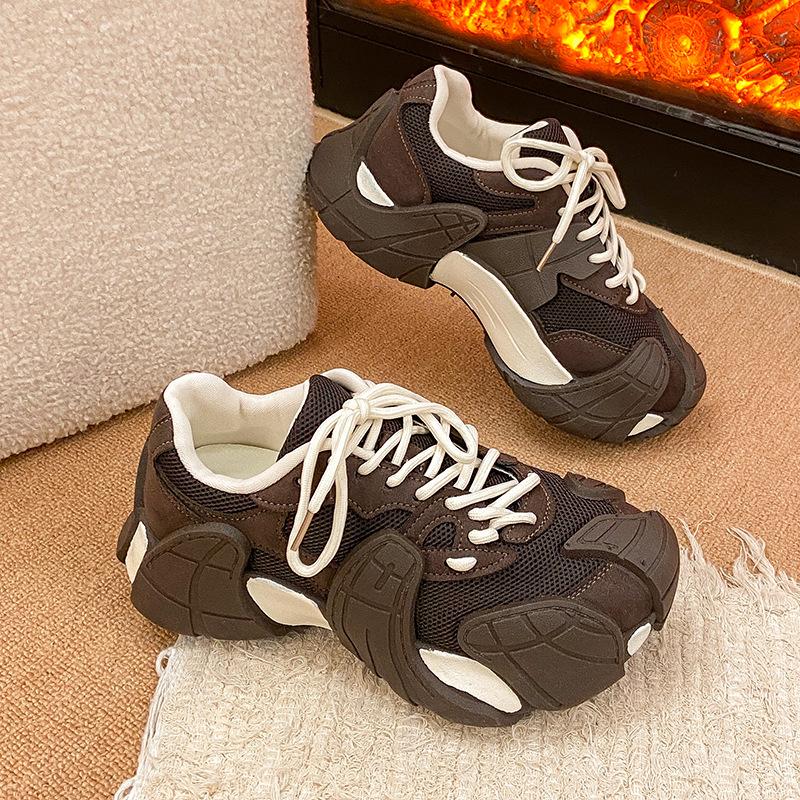 

Популярные нишевые кроссовки на толстой подошве, увеличивающие рост, «папины кроссовки» для женщин, новинка осени 2025 года, сетчатые дышащие повседневные спортивные туфли 40 темно-коричневого