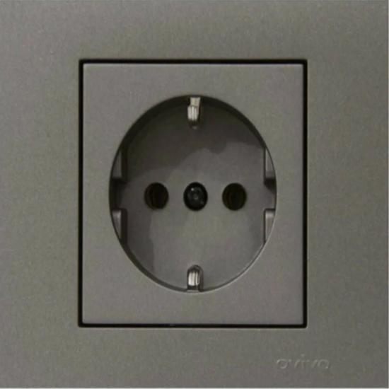 

Розетка с заземлением Grano Anthracite + рамка