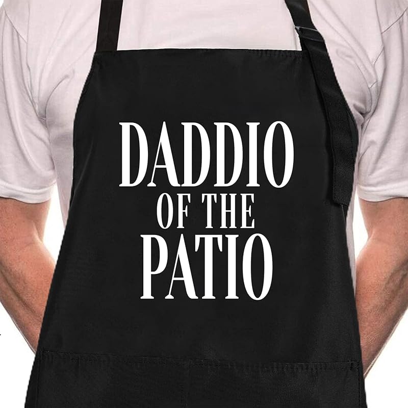 ZOORON Funny Cooking Chef Apron with Pockets BBQ Kitchen Work Aprons Birthday Father’s Day Grilling Gifts for Dad, Husband Daddio of the Patio