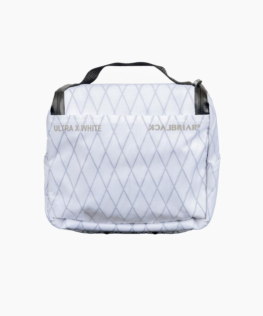 Black Briar Contain Wash Pouch (Ultra White)