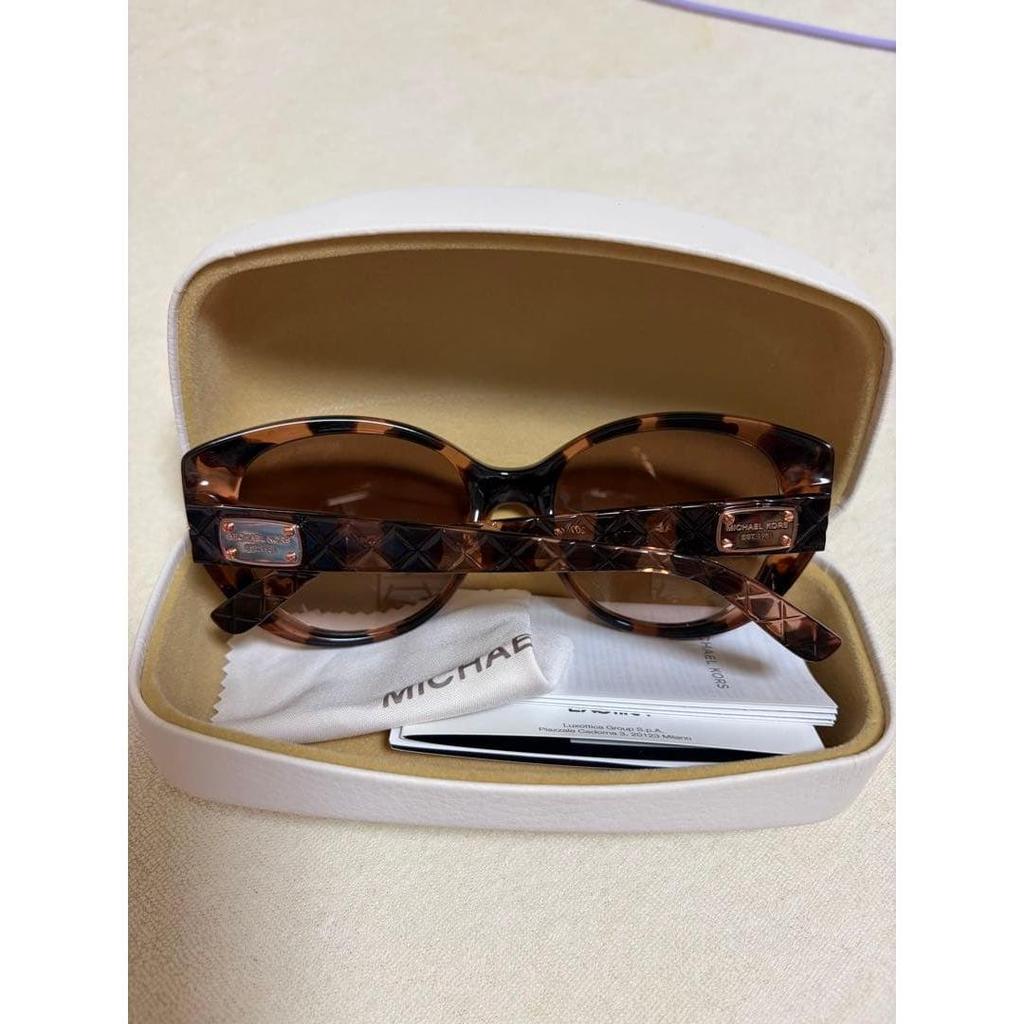 Used MICHAEL KORS sunglasses tortoiseshell pattern with case