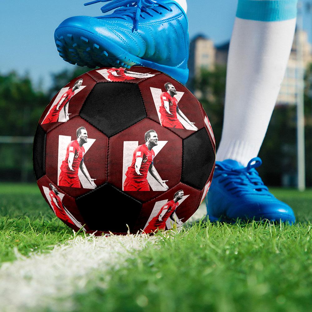 Pallone da Calcio Kane Stampato Taglia 5, Cucito a Macchina in PVC, Resistente e ad Alto Rimbalzo, Adatto a Tutte le Età, Merchandising per tifosi, Partite e Uso all'Aperto.