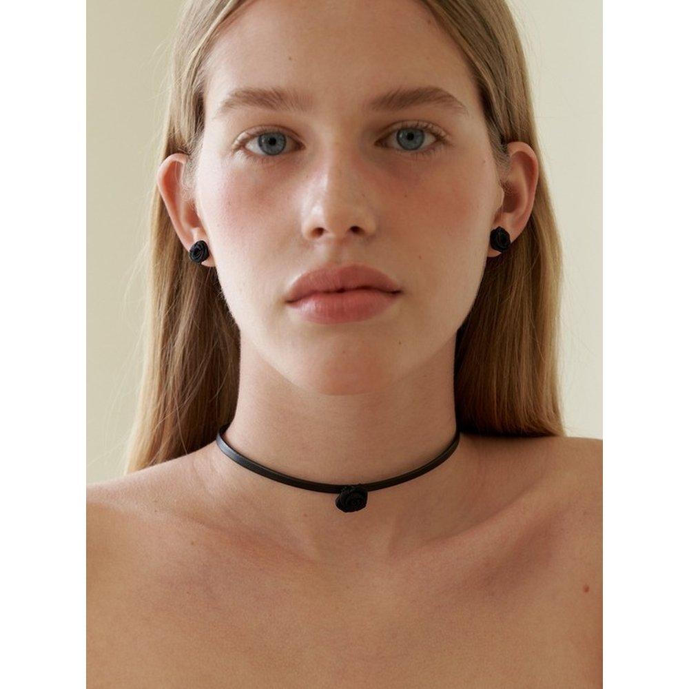 Rose Leather Choker