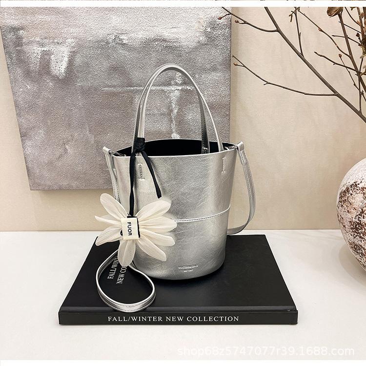 Japan and South Korea Retro Versatile Bucket Bag Women's 2025 Summer Fashion Simple Mini Commuter Shoulder Messenger Bag