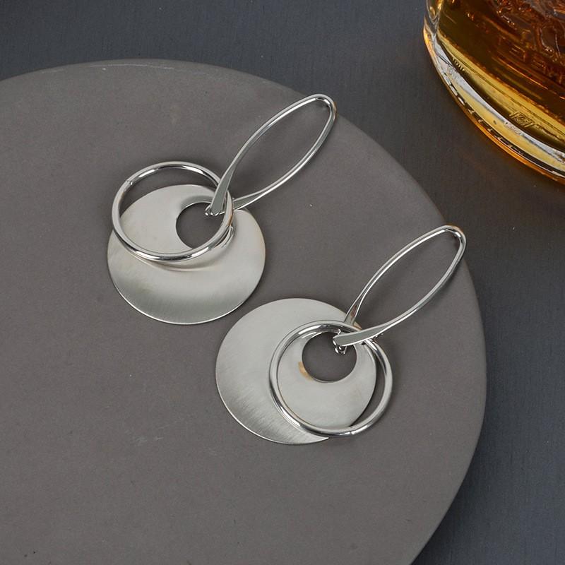 Minimalist Geometric Metal Stud Earrings Women Elegant Gold Tone Lightweight Daily Wear