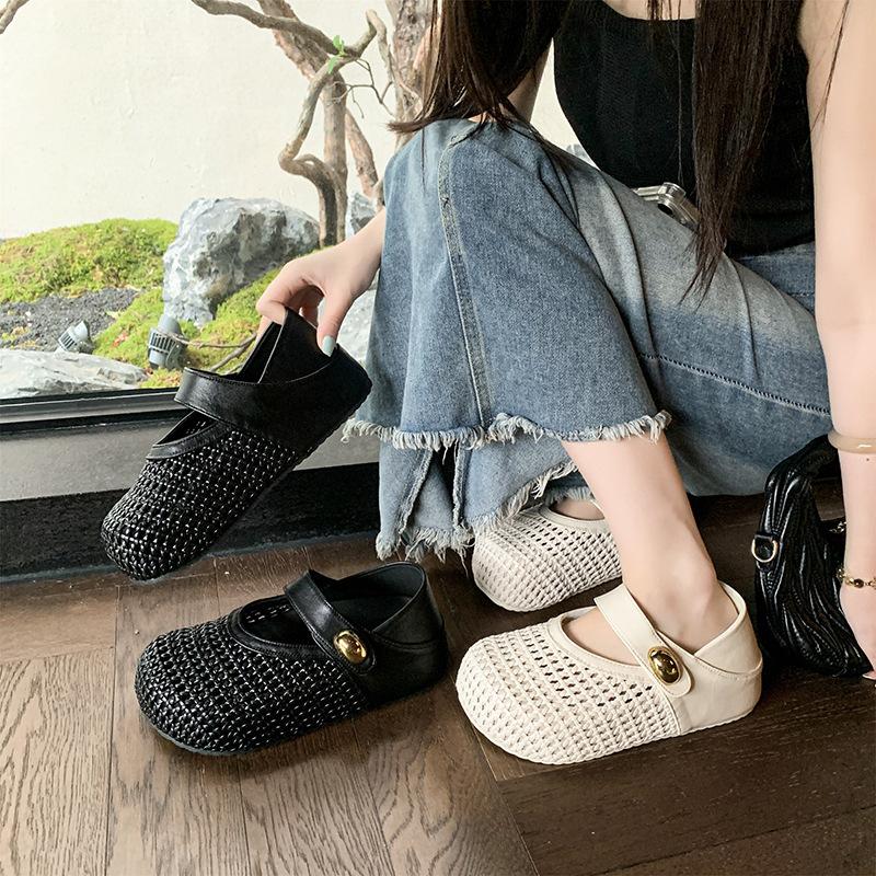Beach seaside single shoes summer new European women's shoes pu leather sandals woven hollow breathable Velcro casual shoes tide