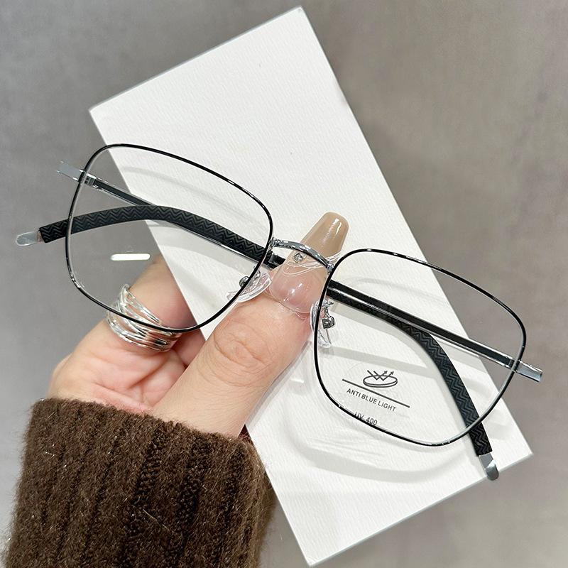 Square Frame Anti-blue Flat Light Mirror Without Makeup Fashionable Gold Silk Simple Glasses For Women  Myopia Glasses Frame