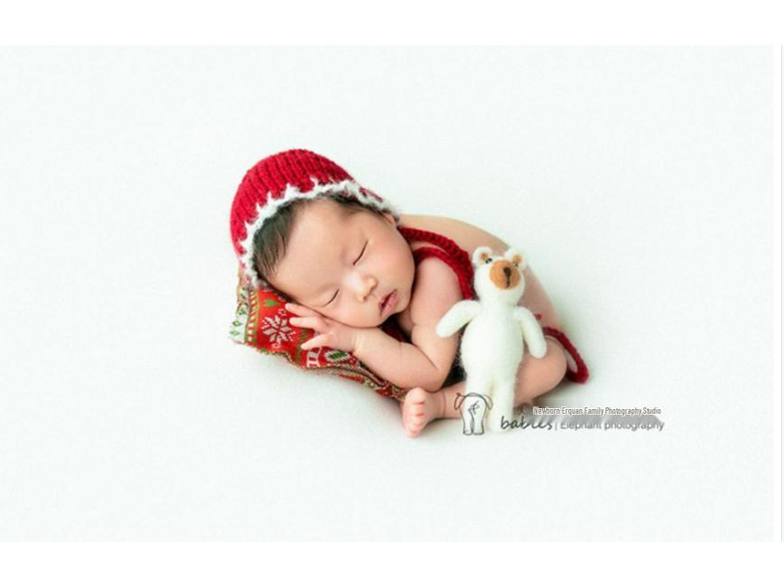 Winter Baby Long Tail Pom Pom Hat - Photography & Christmas Props for Children