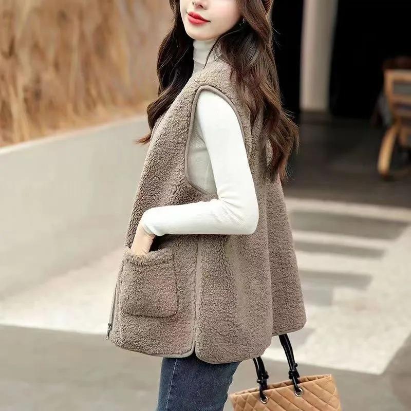 Spring, Autumn and Winter New Lamb Plush Vest Outer Coat Retro Style Vest Women's Fur Integrated Vest Thick