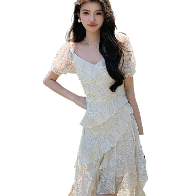 Elegantes Sommerkleid mit Spitzen-Trägern für zierliche Frauen