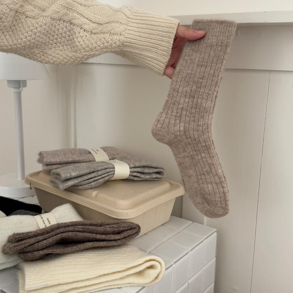 Solid-colored Versatile Wool Socks for Winter Warmth, Knitted Mid-calf Socks, Gentle Milk Tea Thickened Socks