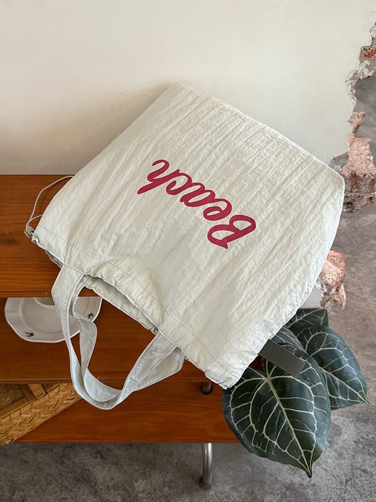 

Корейская холщовая сумка-тоут большой вместимости с алфавитом 2025 новая нишевая сумка для отдыха для студентов и通勤 для ношения на плече