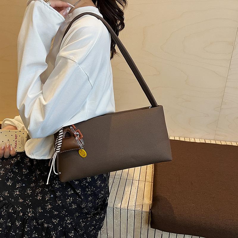 Underarm Bag Women's 2025 New Messenger Bag High Sense Popular Casual Versatile Shoulder Bag Autumn and Winter Baguette Bag