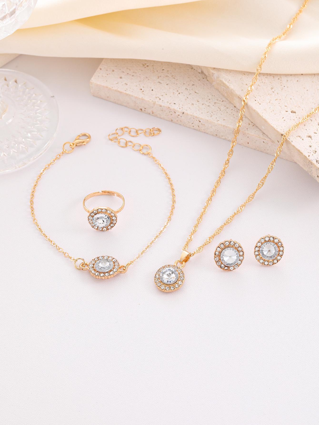 

Элегантный комплект украшений: Бриллиантовые серьги, ожерелье, браслет, кольцо и часы CK0629 4-piece set белый