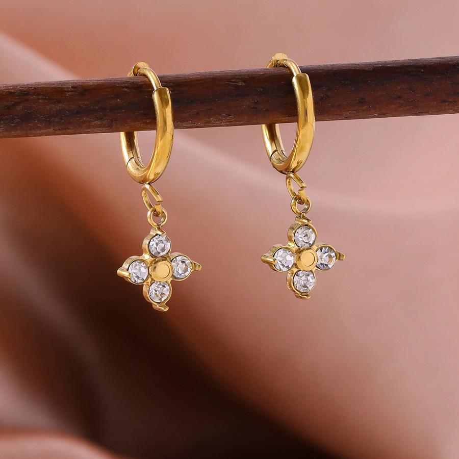 Exquisite 18K Gold Four-Leaf Clover Diamond Earrings for Women - Light Luxury Fashion Style