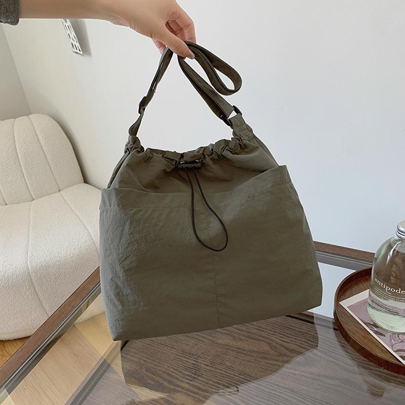 

Сумка-мешок большой вместимости в корейском стиле, женская, новая весна-лето 2025, в зарубежном стиле, для отдыха, на плечо, сумка-мессенджер, сумка-ведро, женская