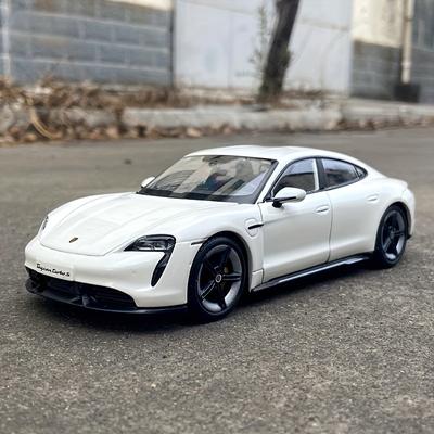 1:24 Porsche Taycan Turbo S bílá/modrá sportovní auta statická tlakově litá vozidla sběratelské modely autíček
