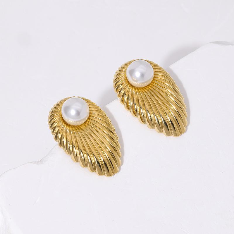 Non-tarnish Vintage French Retro Court Style Simulation Pearl Stud Earrings 18K Gold-plated Temperament Advanced Stainless