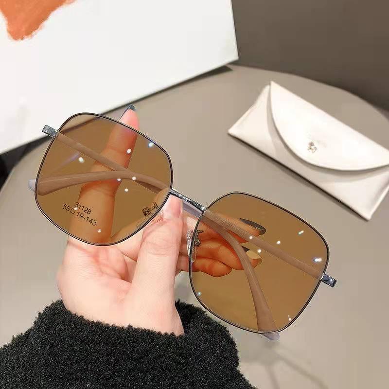 Glasses for Women, Ultra-light Large Square Frame, Korean Style Trendy Anti-blue Light High-definition Eye Protection Flat Glasses for Men