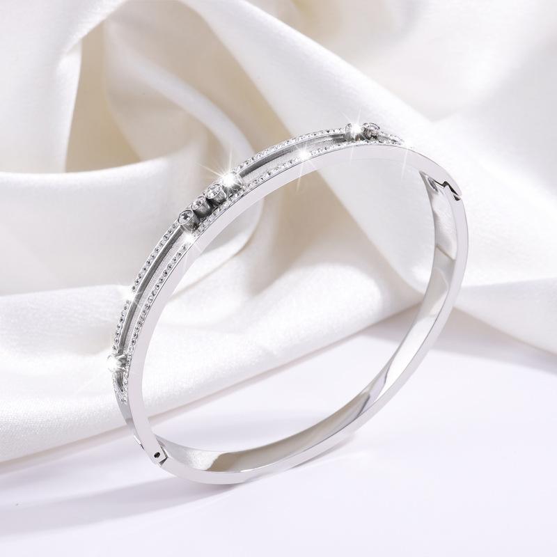 Hollow Full Girls High-end Fashion Creative Versatile Bracelet Bracelet