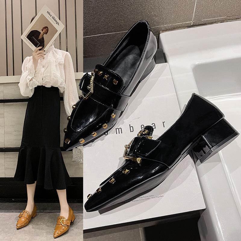 

Single shoes women 2025 spring and summer new Internet celebrity retro versatile pointed patent leather foot thick heel shoes British style small le 35