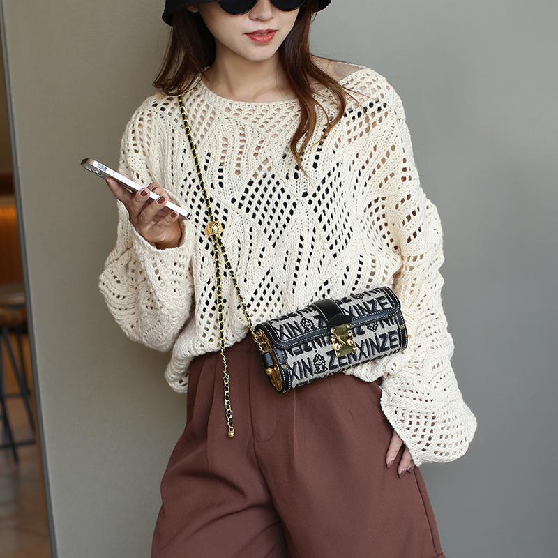 

Fashion One Shoulder Crossbody Portable Small Square Bag Length 19.5 * Width 7 * Height 10CM