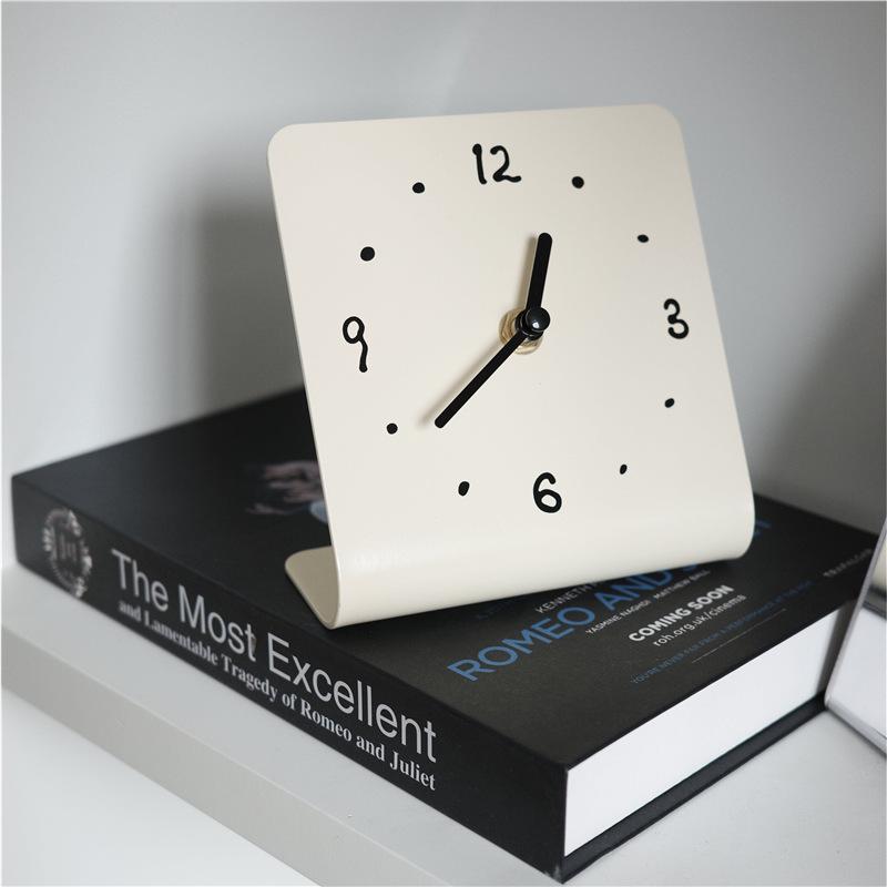 Mu Shang Iron Art Desk Clock: Creative Desktop Timepiece for Living Room or Bedroom Decoration