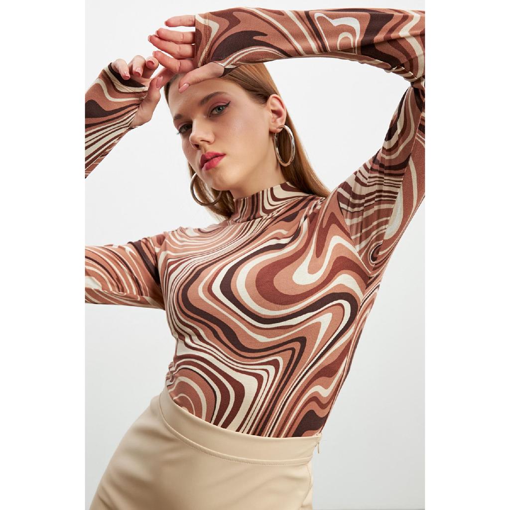 Schwarzer Damen-Body mit Fingerdetail