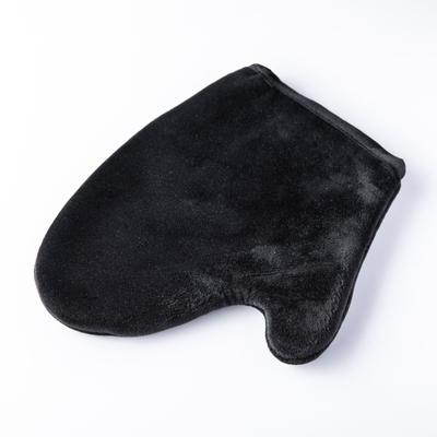 Handschuh-Applikator für den schimmernden Selbstbräuner