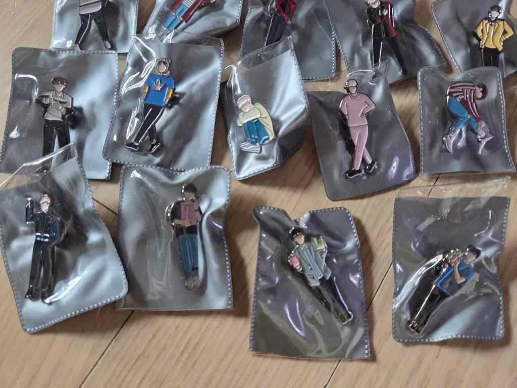 Warner One Produce Park Jihoon Badges (24 Pieces)