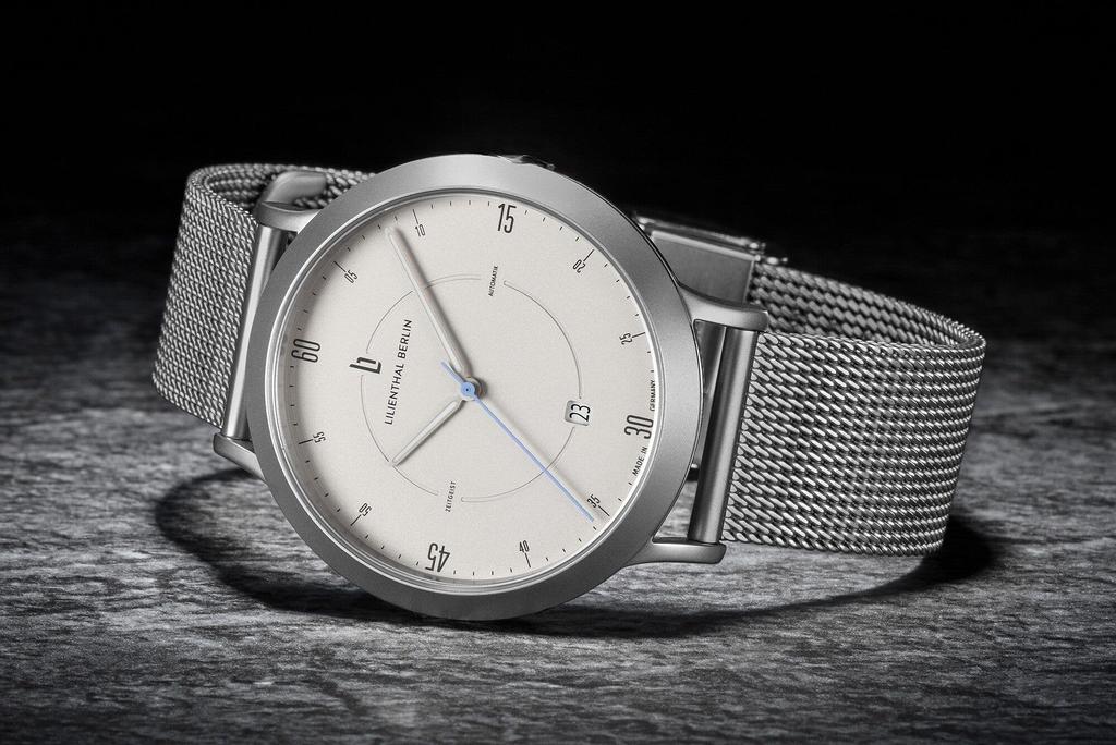 Lilianthal Berlin Zegarek Automatyczny z Datownikiem i Szkieletem Wykonany na Męskim Dekielku, Niemcy, Srebrny, Z01-101-B023A