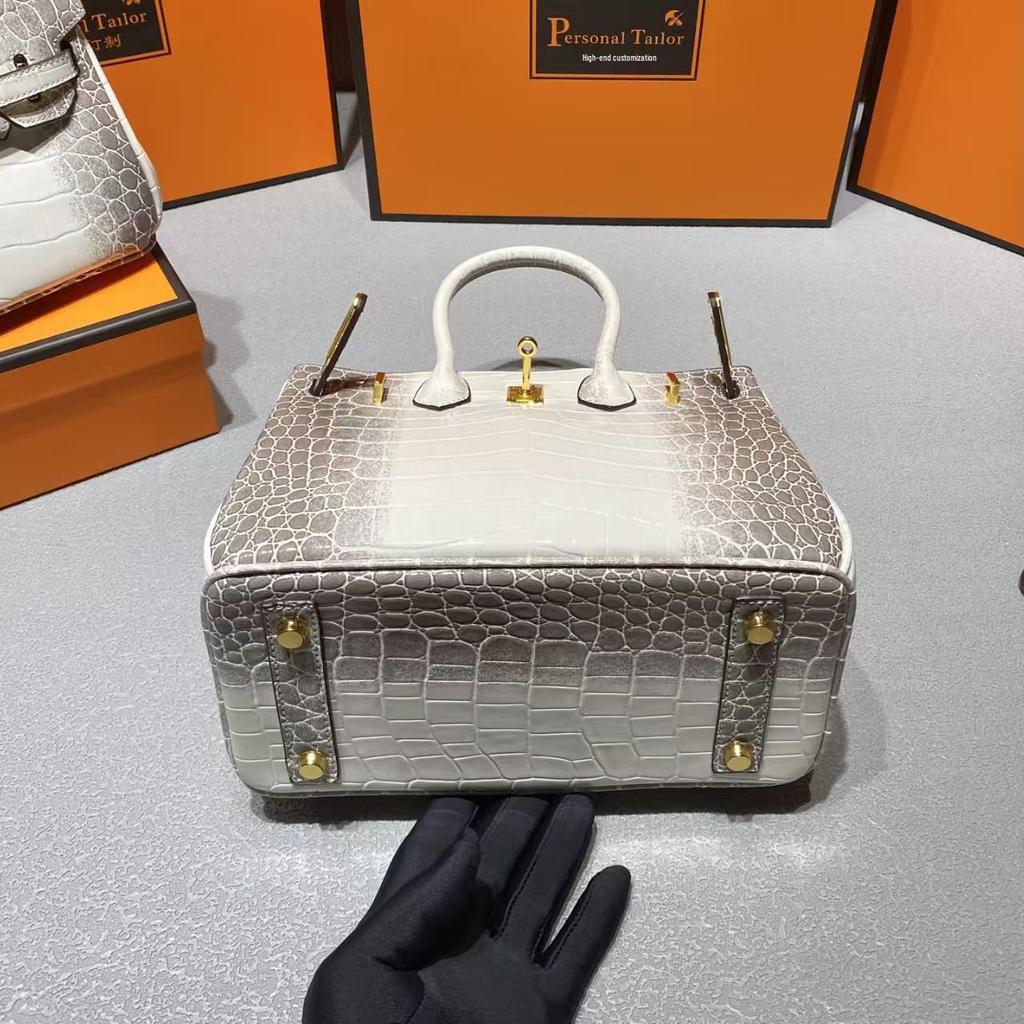 Crocodile Pattern Platinum Handbag - New European American Fashion Large Commute Bag for Women