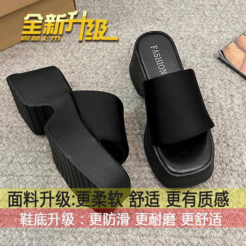 

Модные, удобные и универсальные шлепанцы на платформе для женщин 2025 лето новинка европейские шлепанцы с толстой подошвой маленького размера мужские крутые шлепанцы для женщин 35