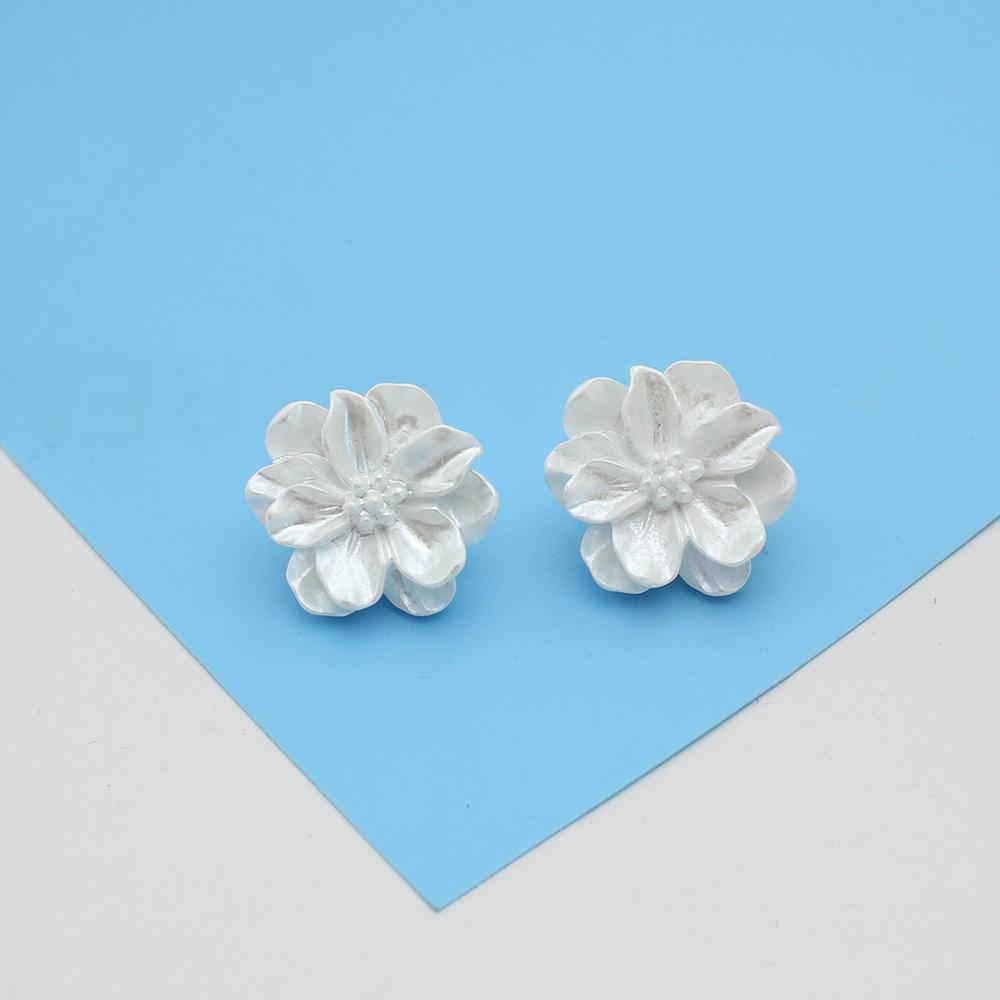 

Resin Pink White Flower Stud Earrings for Women New Modern Korean Fashion Cute Acrylic Camellia Girl Party Zircon Accessories