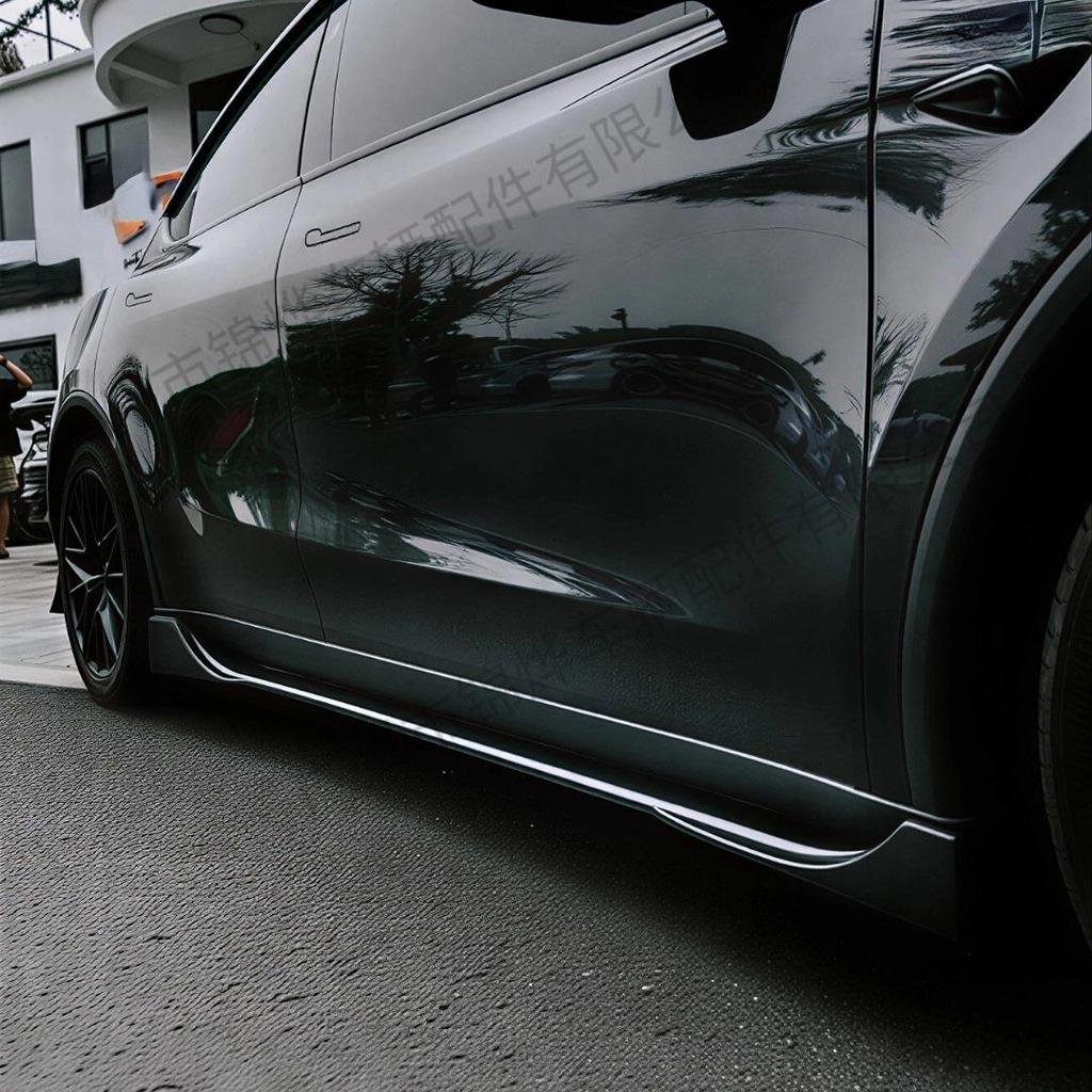 Tesla Model Y Carbon Fiber Side Skirt Diffuser Set - 4 Pieces, Gloss Black