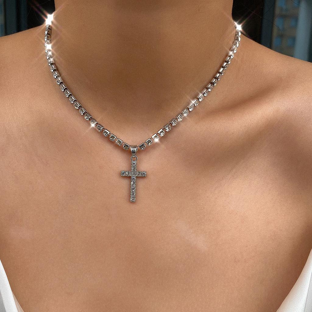 Accessoires, personalisierter kreativer und einfacher Schmuckstil, kurzes Schlüsselbein-Halsketten voller Diamantkreuze