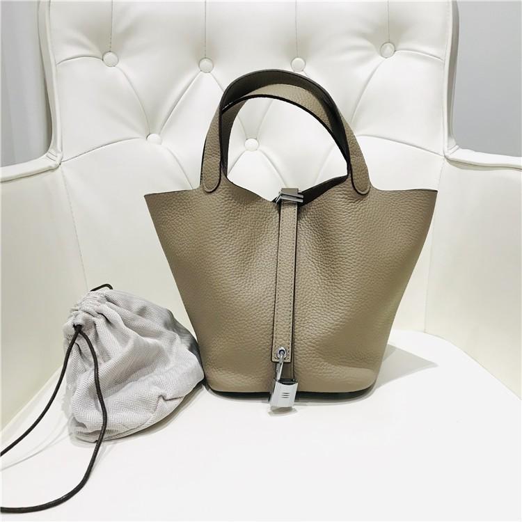 2023 Nowa damska torba ze skóry bydlęcej pierwszej jakości, wzór liczi, koszyk warzywny, worek typu bucket bag, modna i prosta, codzienna torebka