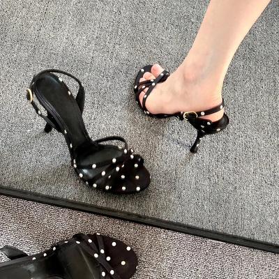 I piedi superiori sono enormi e hanno un bell'aspetto! Sandali retrò a pois con cinturino e tacco alto 2024 nuovi sandali sexy