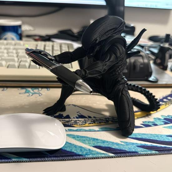 Alien Pen Holder for Desk, 3D Printed Pencil Display Stand, Kneeing Alien Desktop Organizer for Home Office Accessories
