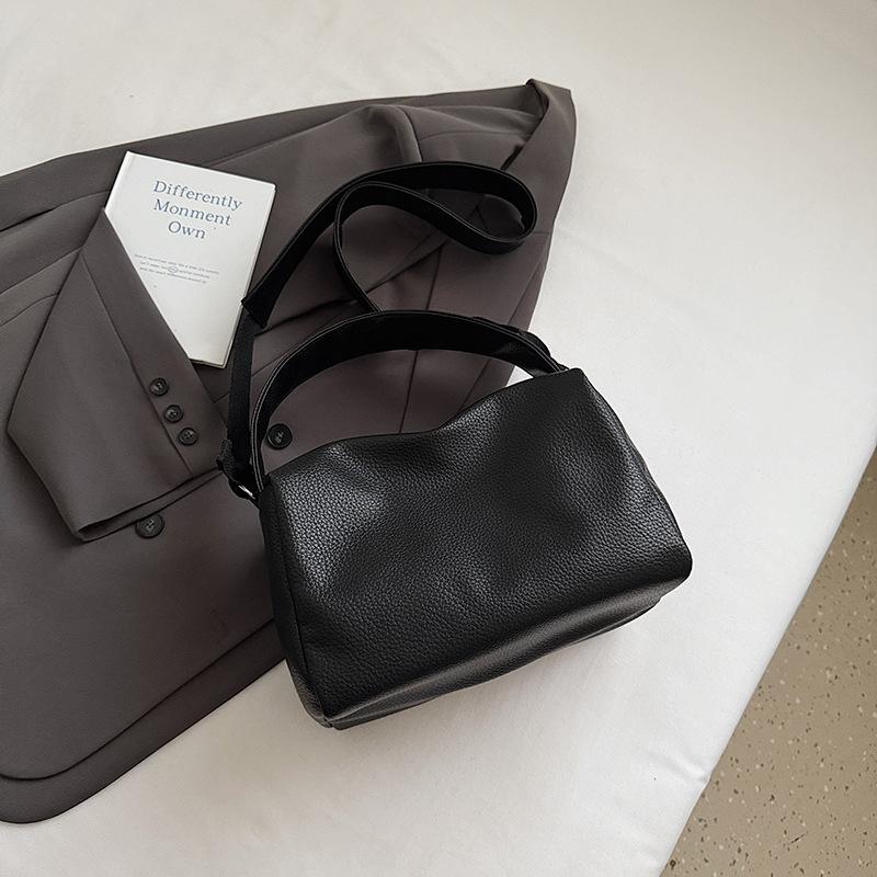 

Ретро замшевая сумка подмышку женская 2025 осень новая мода на плечо сумка-мессенджер зарубежная текстура сумка-подушка