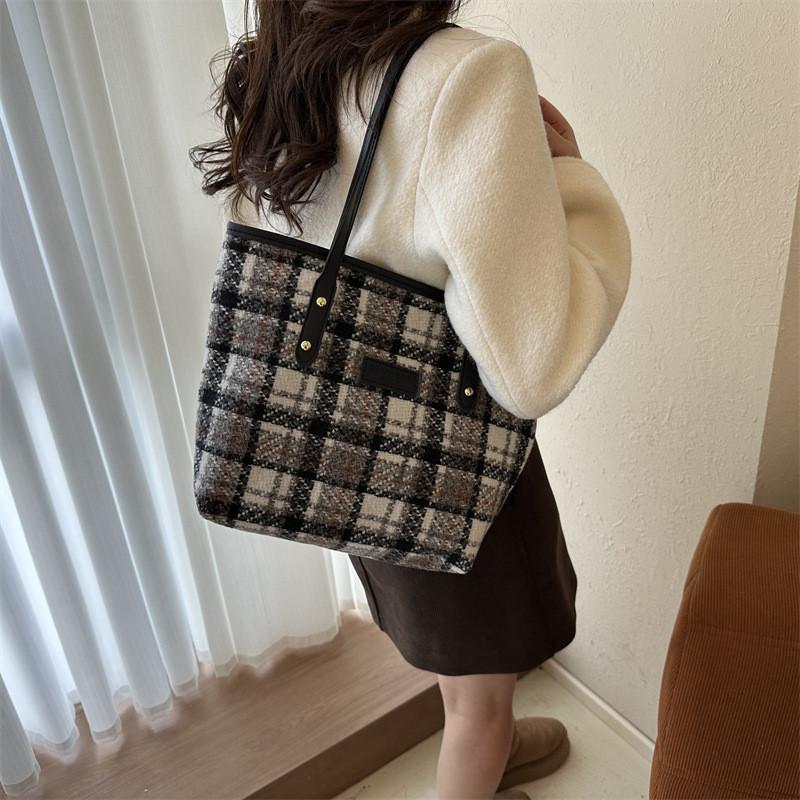 Chic Black White Brown Large Tote Bag For Women With Trendy Street Style Design