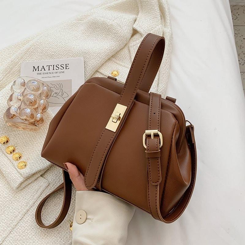 Elegant Vintage Shoulder Bag For Women Featuring Unique Saddle Shape Soft Material
