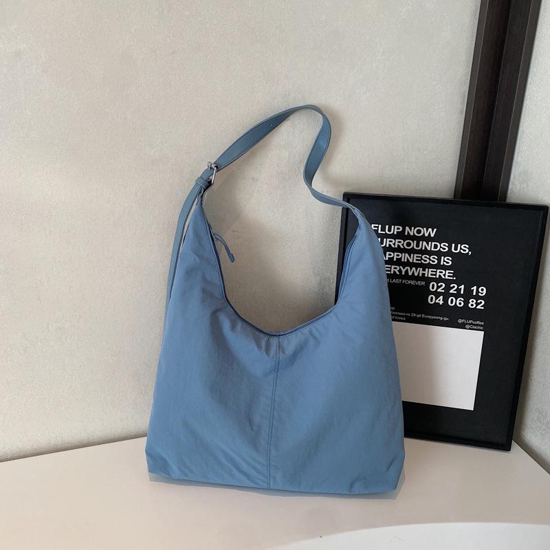 2025 Spring New Foreign Style Fashion Trend Large Capacity Bag Casual Niche Women Texture Shoulder Tote Bag