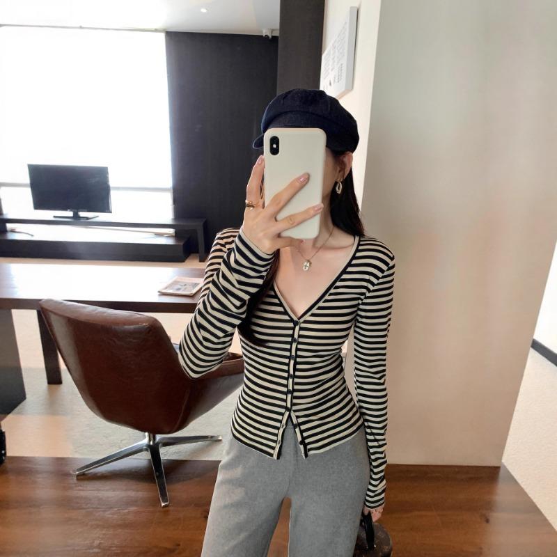 Early Autumn Chic Striped V-neck Long-sleeved Cardigan T-shirt for Women New Slim Fit Korean Style Single Top
