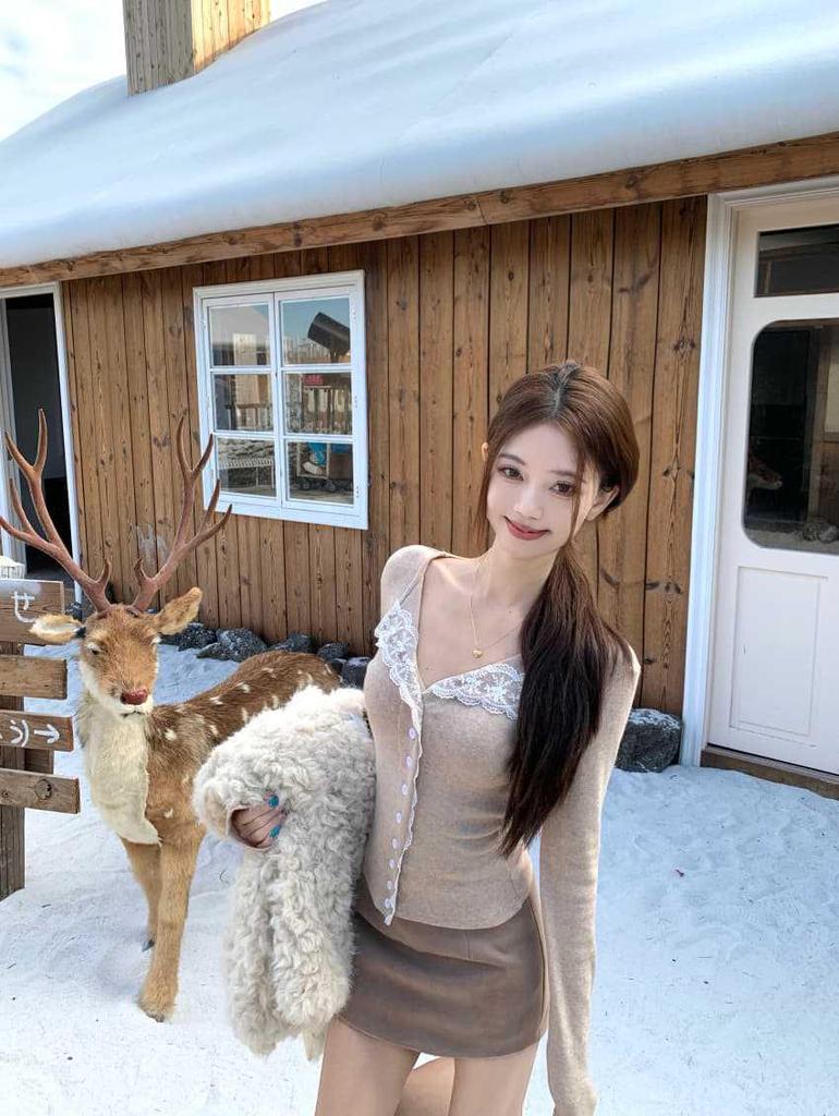Women's Elegant Lace Spliced Long-Sleeve Cardigan - Slim-Fit, Chic & Versatile Winter Design